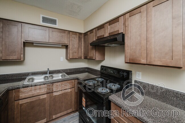 Building Photo - 4724 S Court St