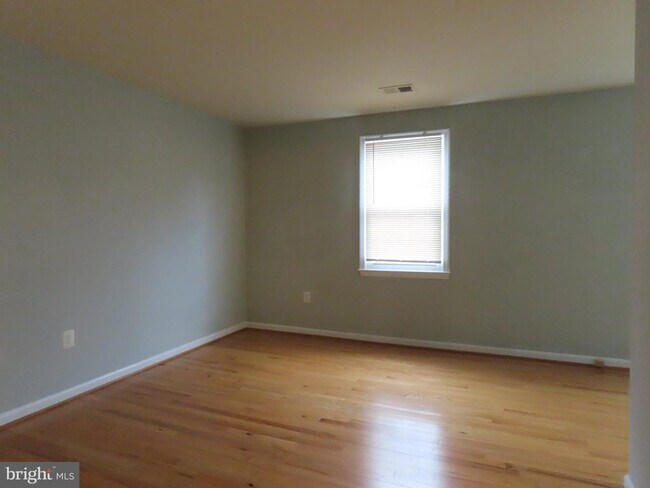 Building Photo - 624 Northcliffe Dr