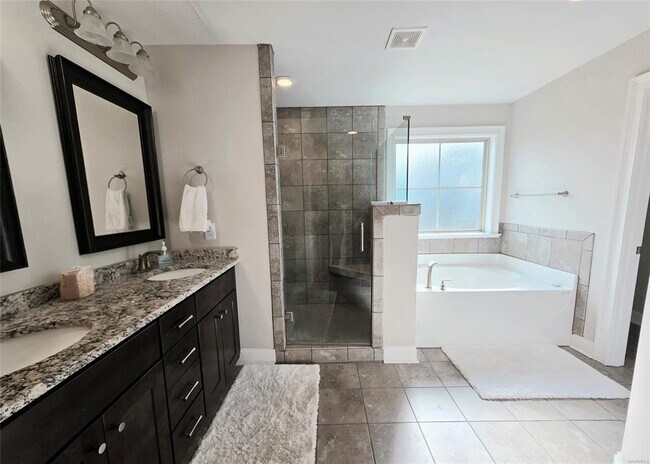 Building Photo - 656 Riverdale Dr.