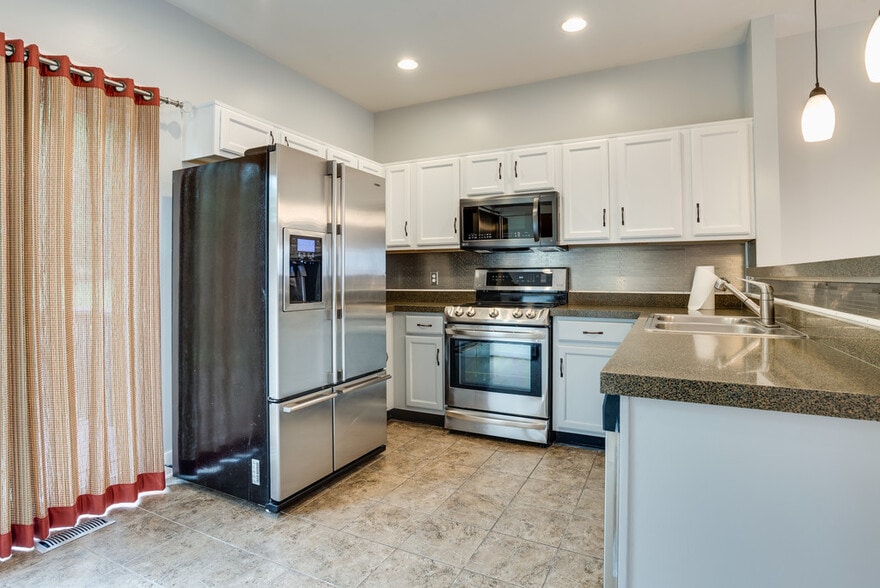 Building Photo - 545 Swiss Ave