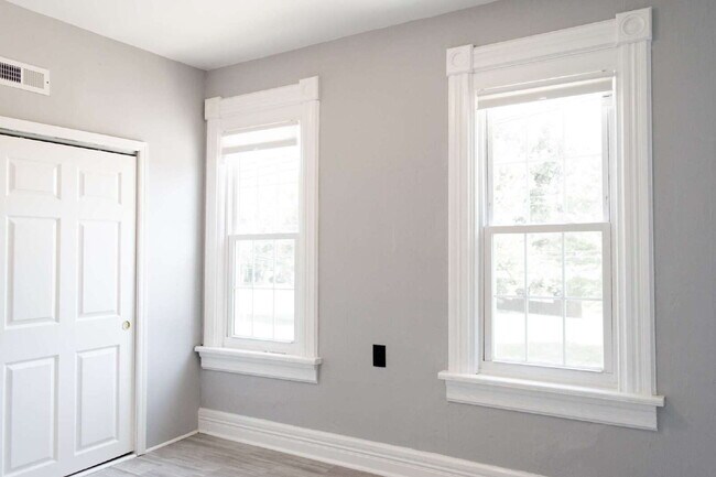 Building Photo - Student Housing Near the University of Dayton – Rent is $750 per bedroom (3 students), total leas...