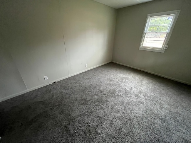 Building Photo - 5325 Queen Mary Ln