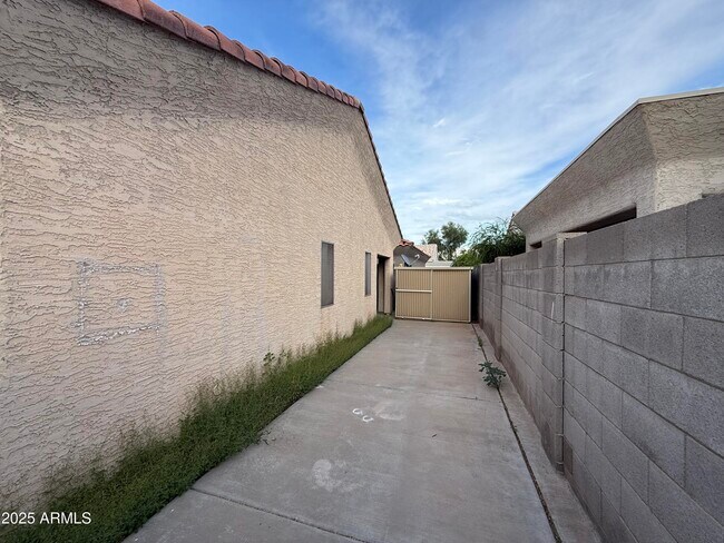 Building Photo - 2603 E Fraktur Rd
