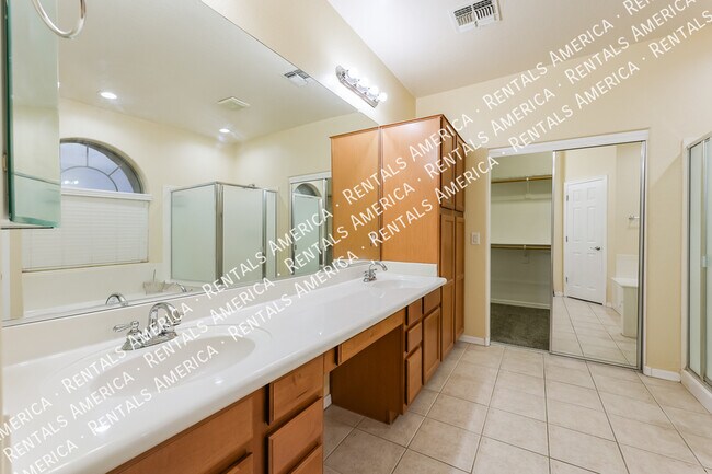 Building Photo - 4337 W Powell Dr