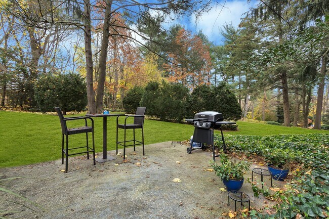 Building Photo - 15A Cherry Ln