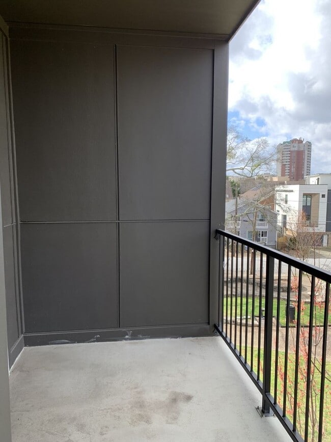 Building Photo - BEAUTIFUL TOWNHOMES IN MIDTOWN