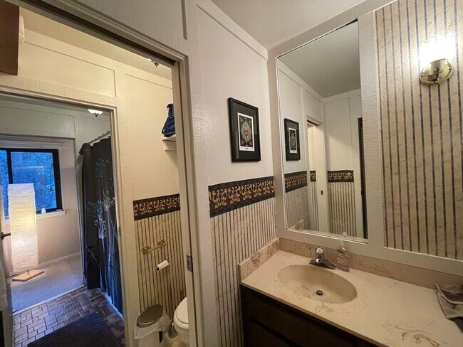 Building Photo - New Listing! LONG TERM: Great Amenities! Spacious Interior! Private Beach!
