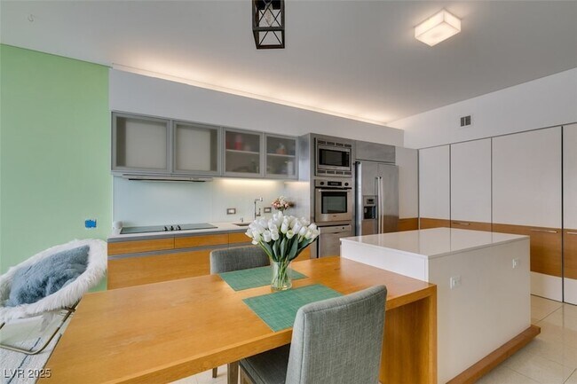 Building Photo - 3722 Las Vegas Blvd S