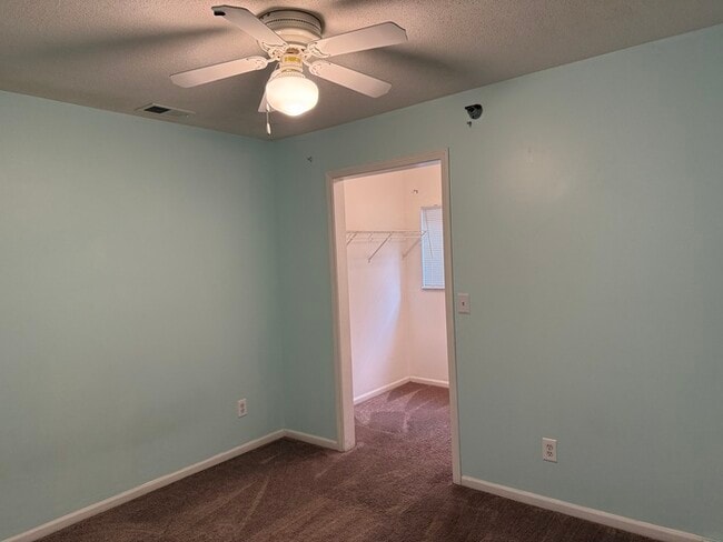 Building Photo - 6826 N Olive St