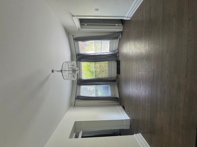 Building Photo - 103 S 4th St