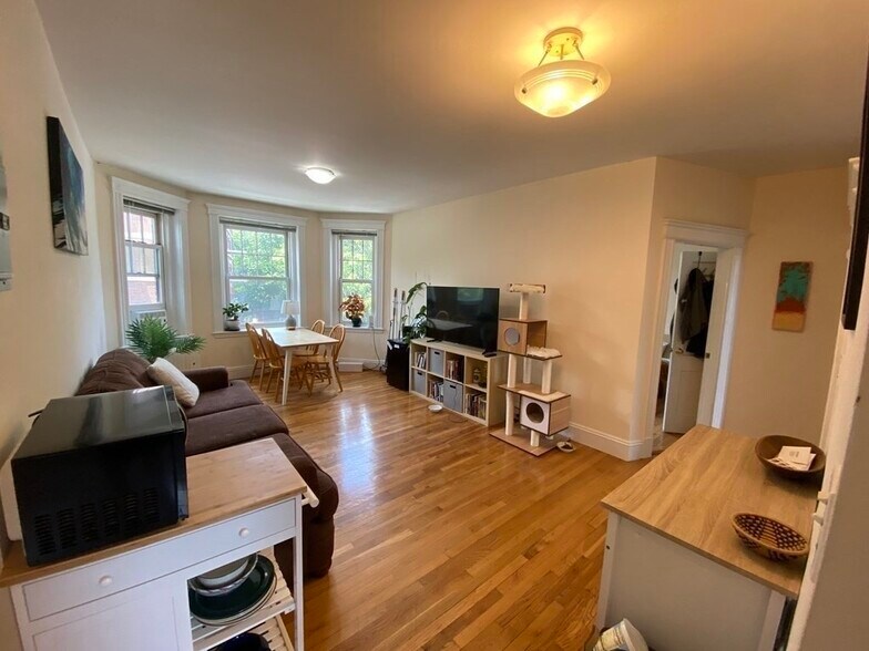 Primary Photo - 76 Parkman St