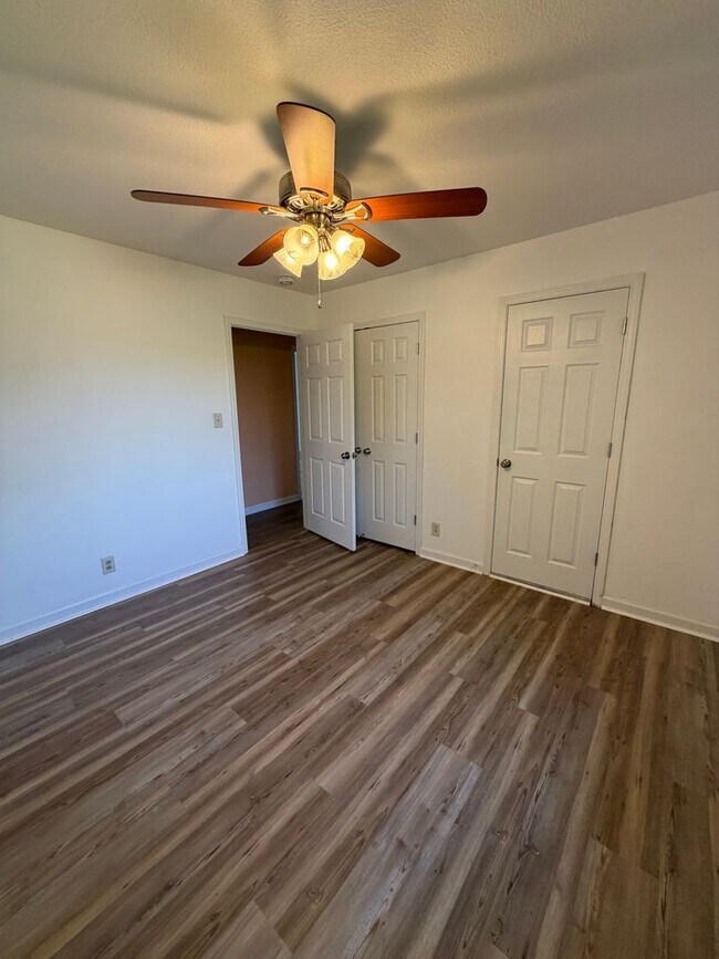 Building Photo - Situated in the heart of Sango, massive lot, and includes a fully finished & recently remodeled b...