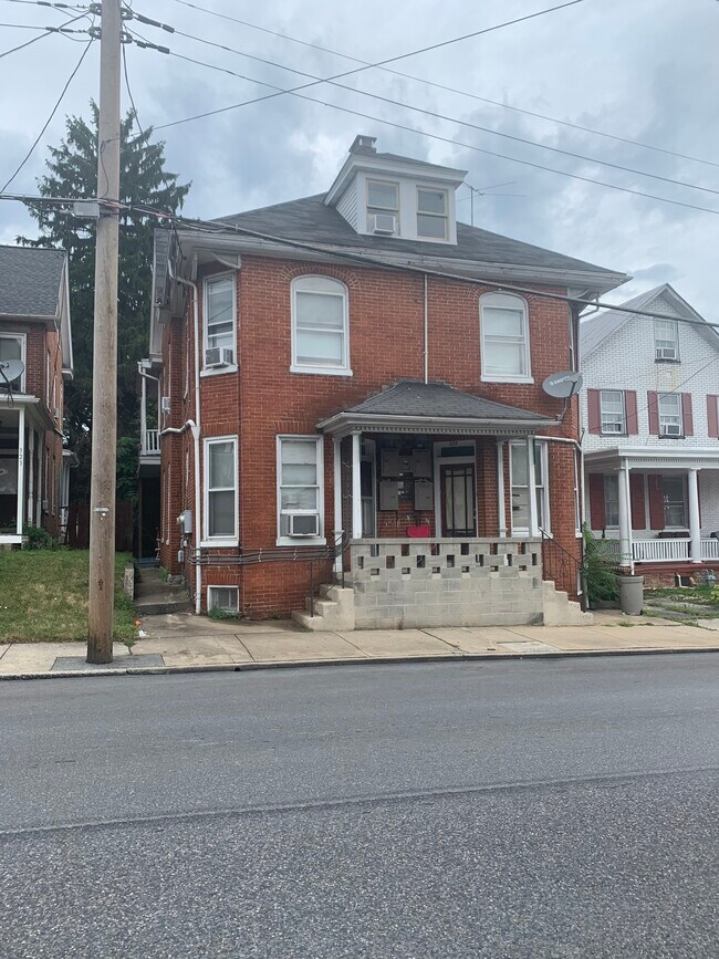321 Lincoln Way W 321 Lincoln Way W Chambersburg PA 17201 Apartment