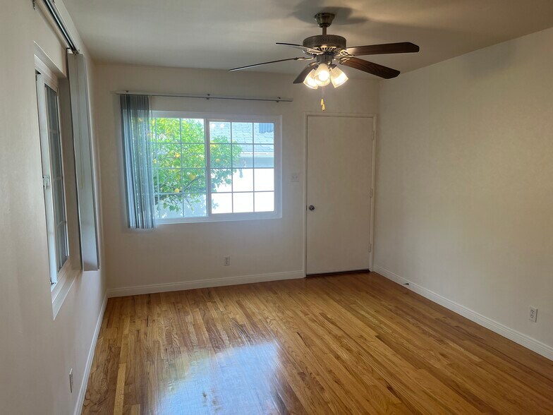 Building Photo - 1126 E Palmer Ave