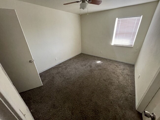 Building Photo - 3-Bedroom Duplex in OKC