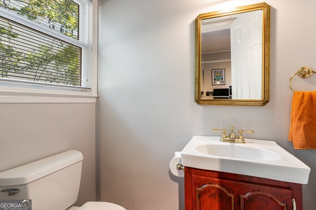 Building Photo - 1460 Valley View Rd