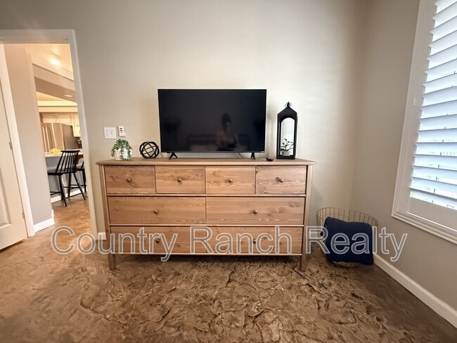 Building Photo - 2134 Desert Palms Dr
