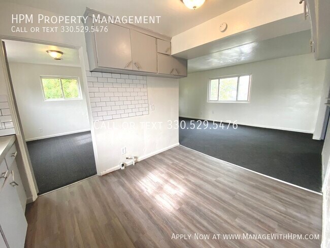 Building Photo - 1415 Yale Ave NW