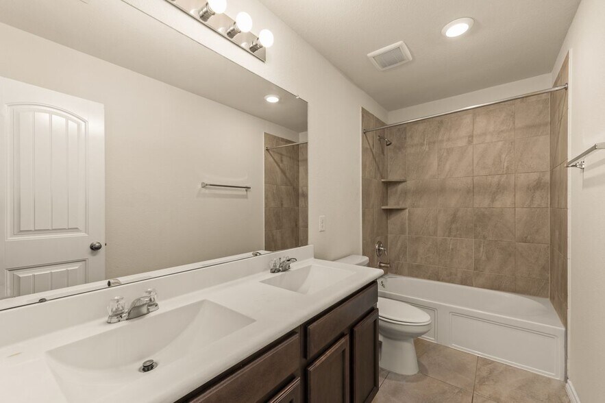 Building Photo - 3715 White Gardenia Ln