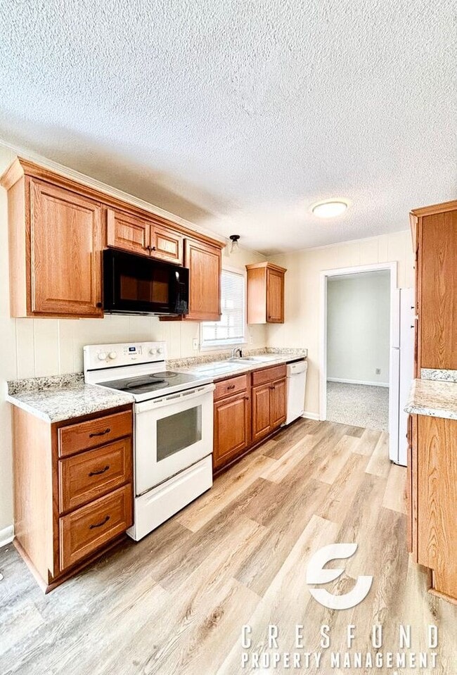 Building Photo - *CHRITMAS SPECIAL LEASE SIGNED BY 12/31/25 GET A MONTH FREE* 3 BEDROOM AVAILABLE NOW - Minutes Fr...