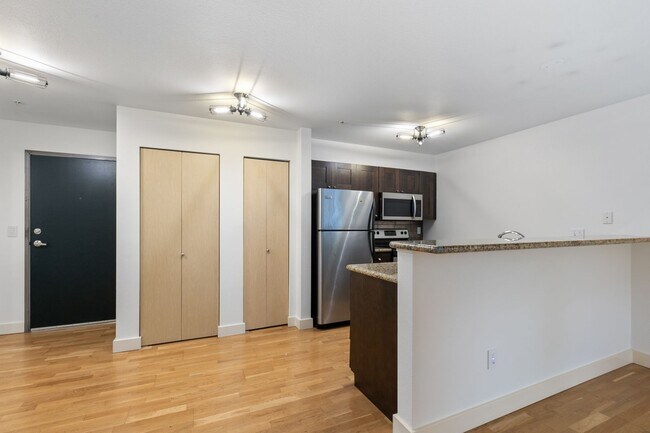 Building Photo - 1bd/1ba Seattle Condo