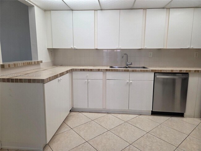 Building Photo - 7034 SW 114th Pl