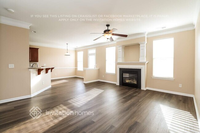 Building Photo - 2005 City Lights Dr