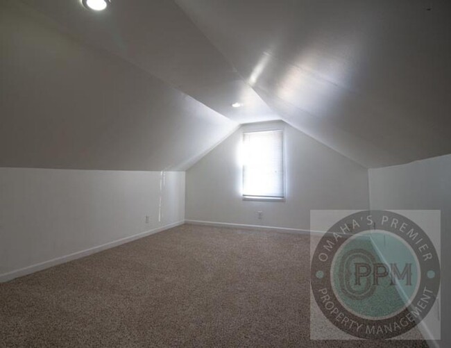 Building Photo - 2 Bed home Near Midtown!