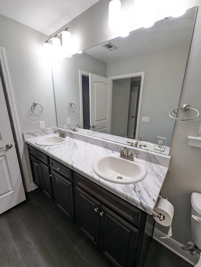 Building Photo - 5619 Charter Cir