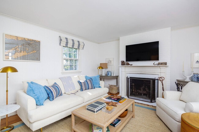 Building Photo - 72 Davids Ln