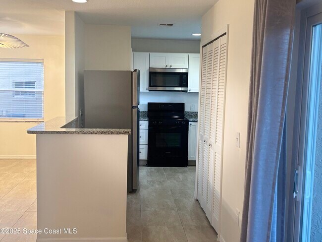 Building Photo - 110 Summer Pl