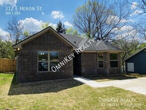 Building Photo - 312 E Heron St