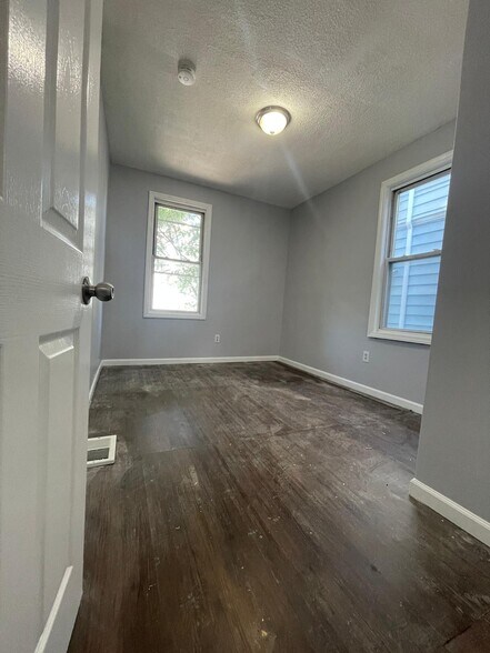 Building Photo - 49 Lembeck Ave