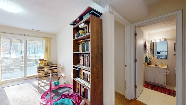 Building Photo - 542 Meadow Ct