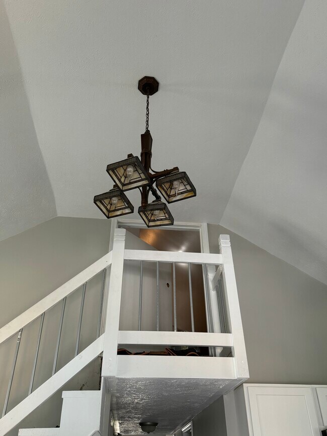 Building Photo - 285 1/2 Walnut St