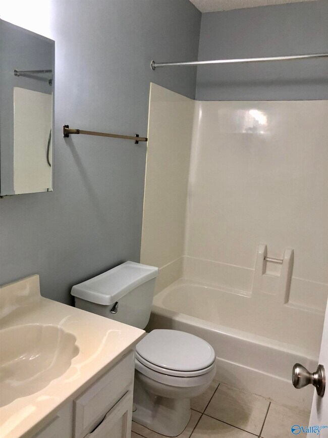 Building Photo - 337 Chateau Dr SW
