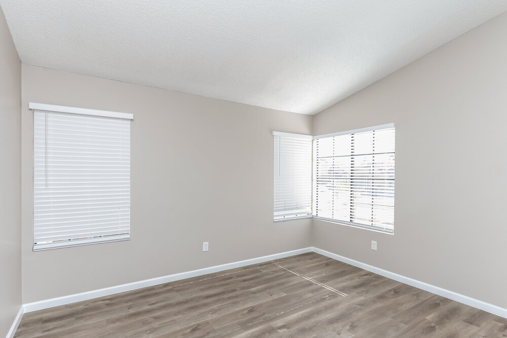 Building Photo - 7668 Kalmalii Ave