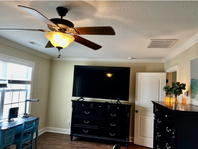 Building Photo - 1924 Leighton Dr