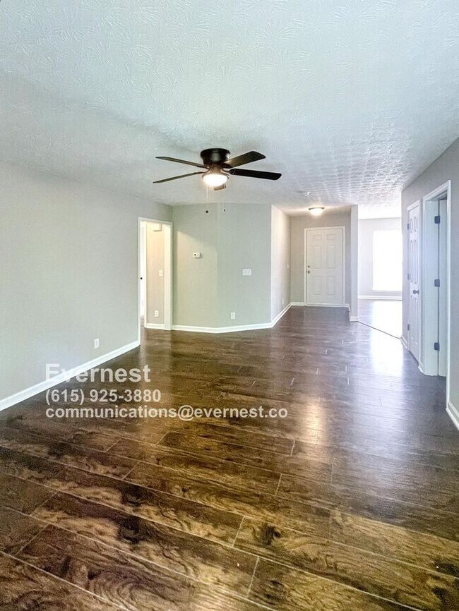 Building Photo - Adorable 3-Bedroom Home with Inviting Porc...