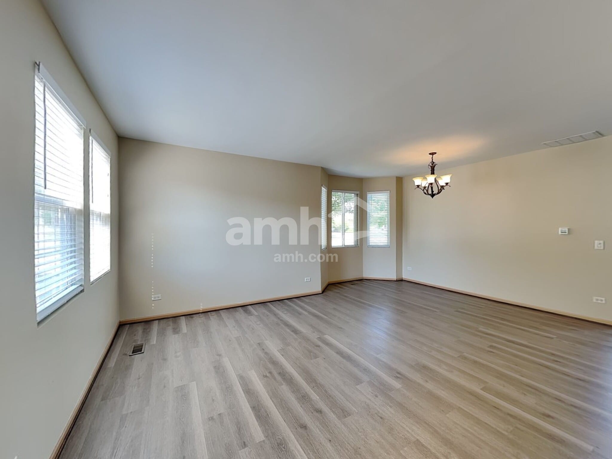 Building Photo - 25222 Declaration Dr