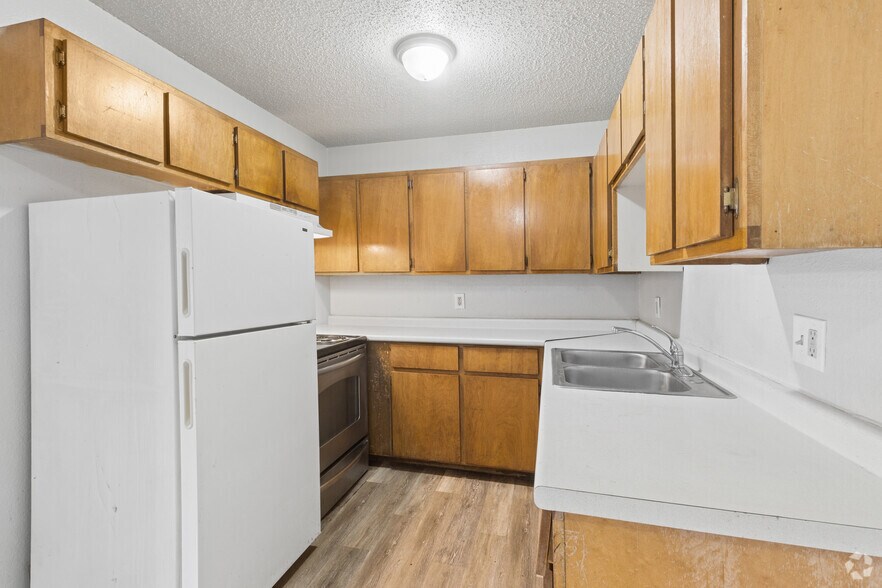 1BR, 1BA - 700SF - Kitchen - El Centro