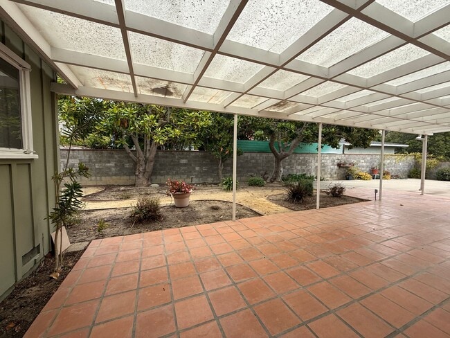 Building Photo - 1950's Ranch Style Home Above Ventura College