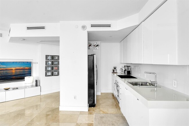 Building Photo - 7330 Ocean Terrace