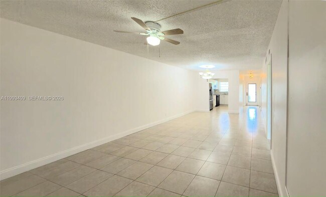 Building Photo - 609 S State Rd 7