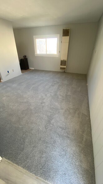 Building Photo - 226 E Cresse Ave