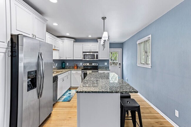 Building Photo - 15812 Culver Dr