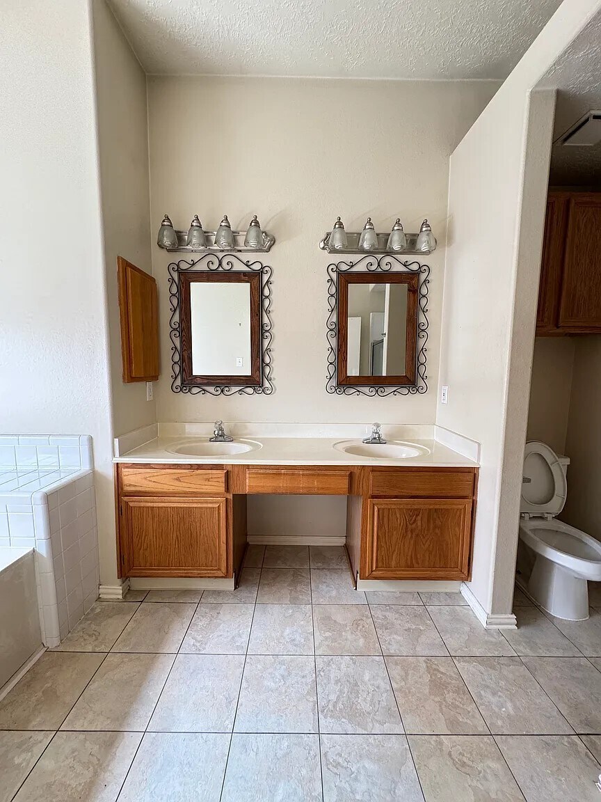 Building Photo - 4619 Trevor Hill Dr