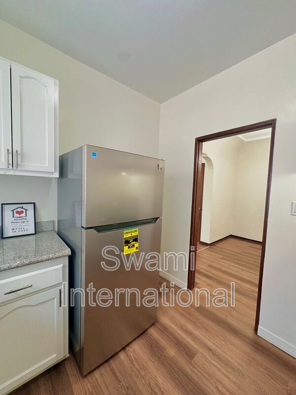 Building Photo - 2066 Chestnut Ave