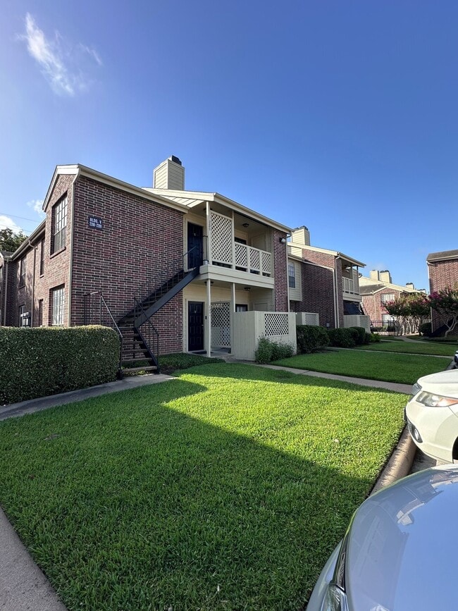 Building Photo - 2121 El Paseo St