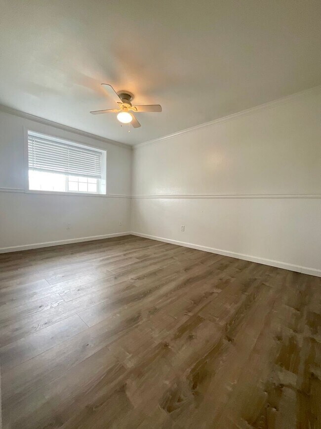 Building Photo - Charming 3 Bedroom Rambler! ~Close to Elementary School~